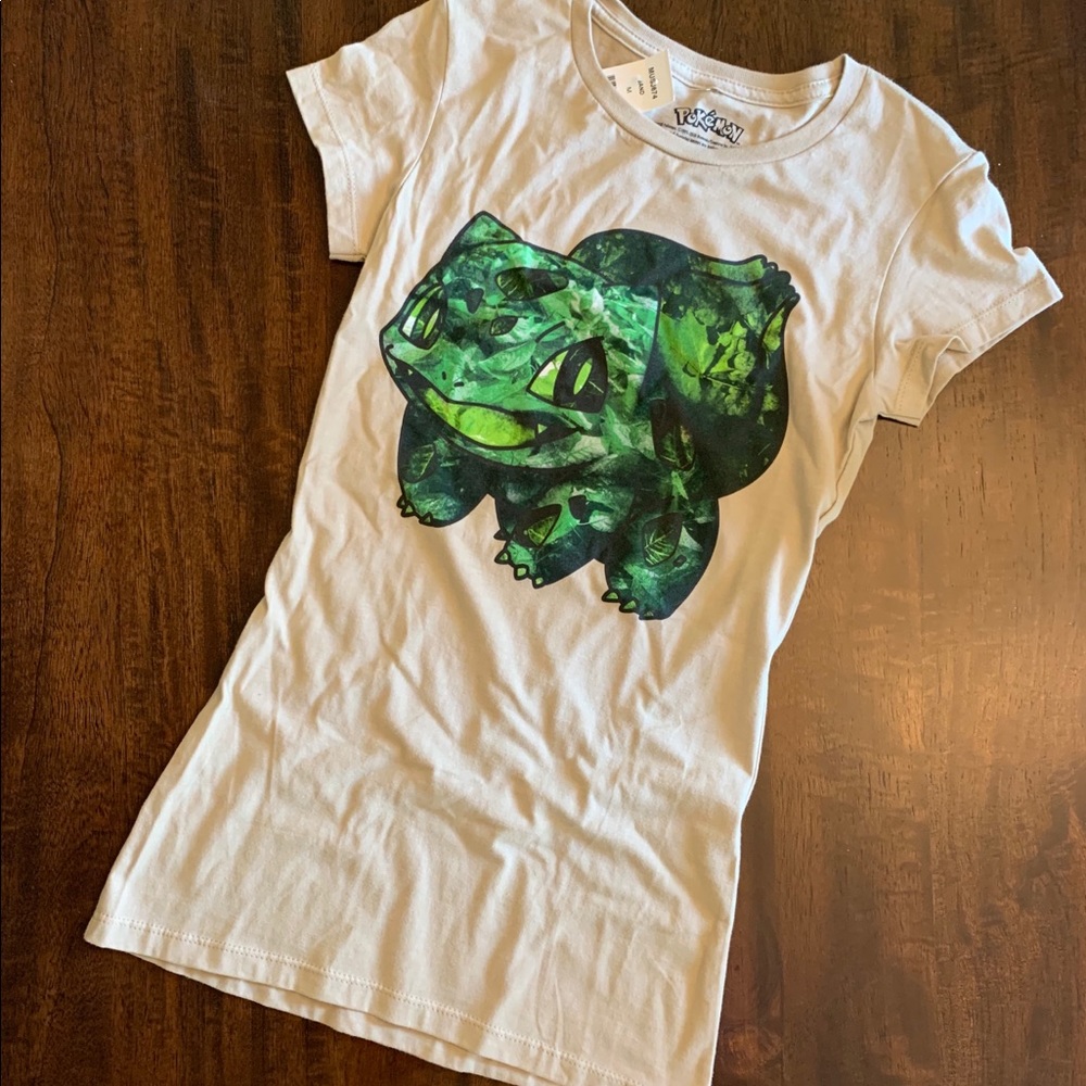 Women’s Pokémon shirt (NWT)